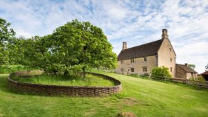 TALK - Isaac Newton and Woolsthorpe Manor